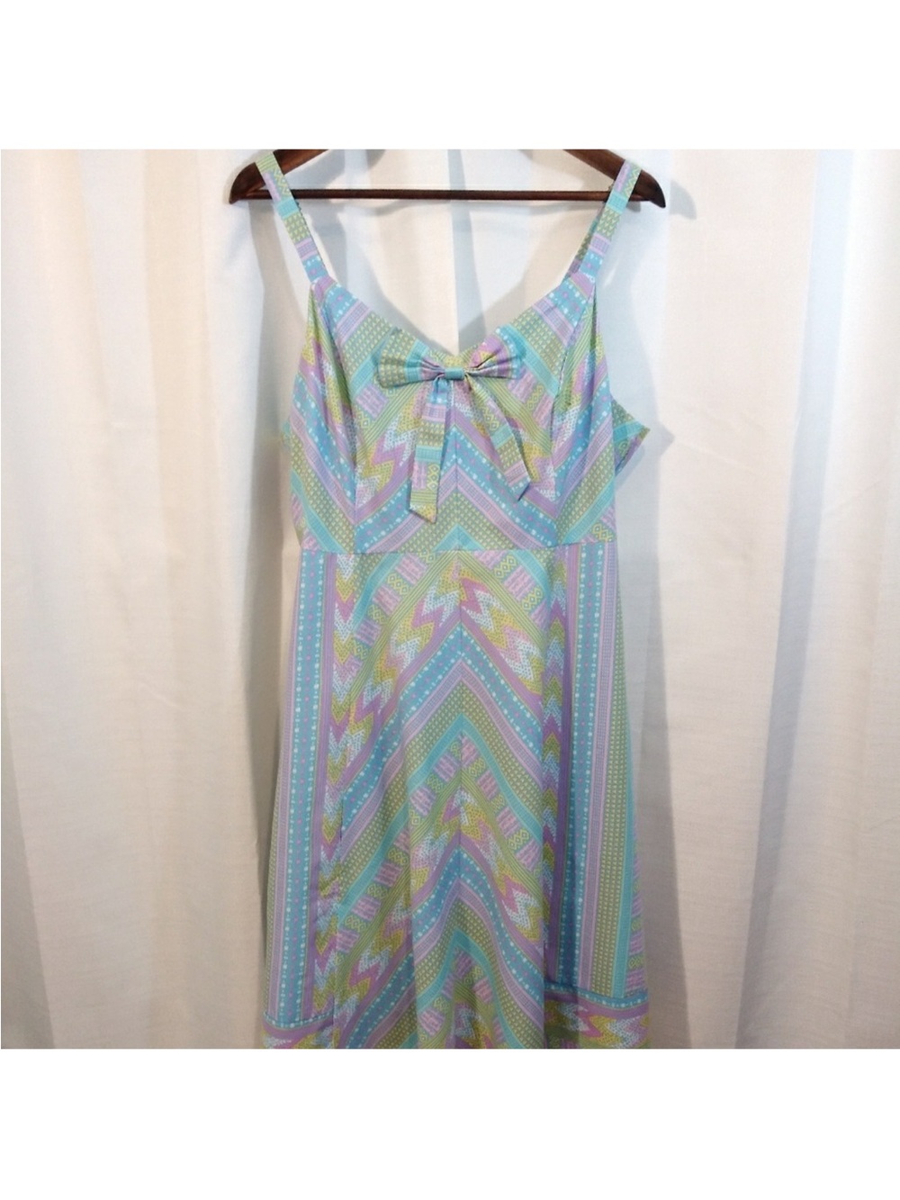 Modcloth Pastel V neck bow fit and flare dress. 1x